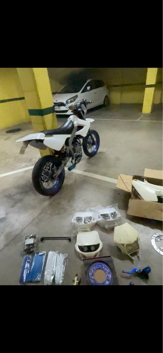 Derbi Senda blanca y Azul