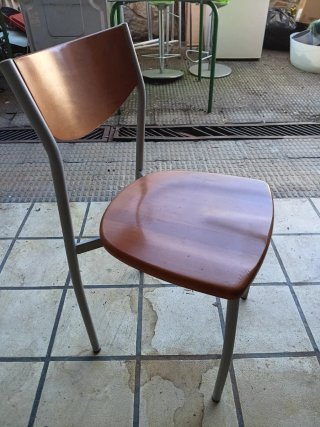 Sillas de madera y metal