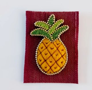 Broche artesanal lana cardada