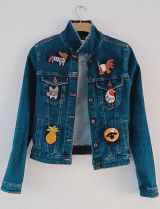 Broche artesanal lana cardada
