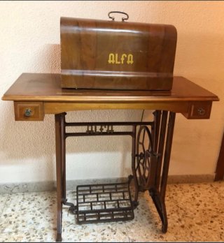 Máquina de coser Alfa vintage