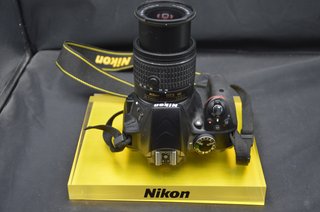 Nikon D3300 1.765 Disparos - Como Nueva + Caja +