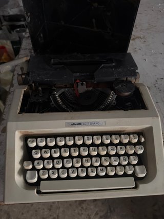 Máquina de escribir Olivetti Lettera 40