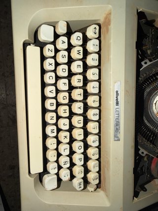 Máquina de escribir Olivetti Lettera 40