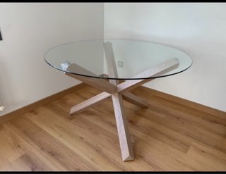 Mesa comedor redonda Kave Home cristal y madera