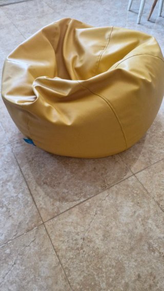 Puf Amarillo de Piel Sintética