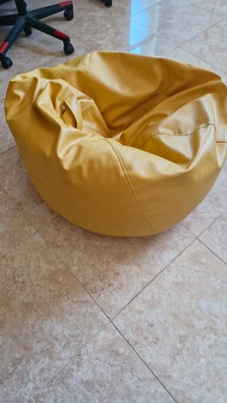 Puf Amarillo de Piel Sintética