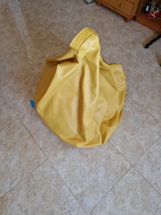 Puf Amarillo de Piel Sintética