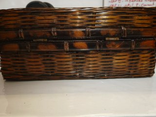 Caja de mimbre con relleno.ideal para regalar vino