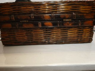 Caja de mimbre con relleno.ideal para regalar vino