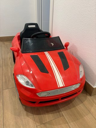 Coche eléctrico infantil rojo