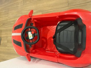 Coche eléctrico infantil rojo