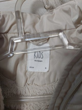 Abrigo Beige con Capucha - Talla 6 años
