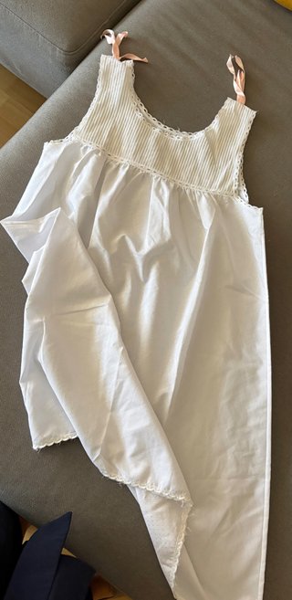 Camisón blanco con detalles de encaje
