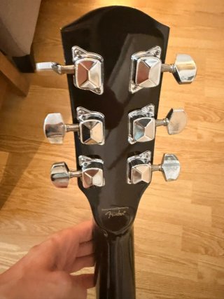 Guitarra Acústica Squier by Fender SA-105