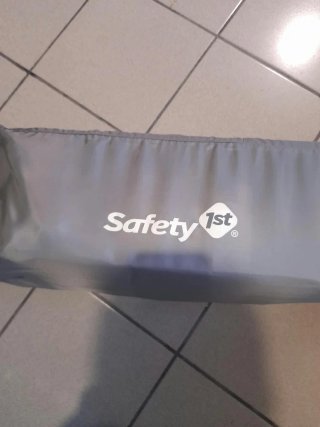 Cuna de viaje Safety 1st con colchón