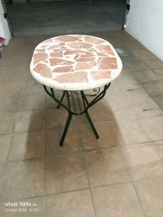 Mesa redonda mármol y hierro