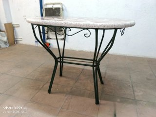 Mesa redonda mármol y hierro