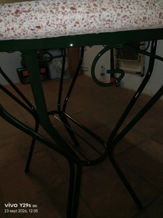 Mesa redonda mármol y hierro