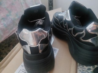 Zapatillas plataforma negras y plateadas