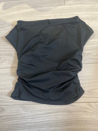Top de tirantes negro