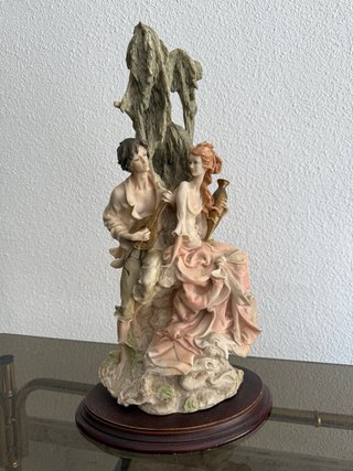 Figura porcelana antigua decorativa