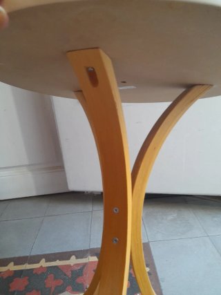 Mesa auxiliar IKEA redonda