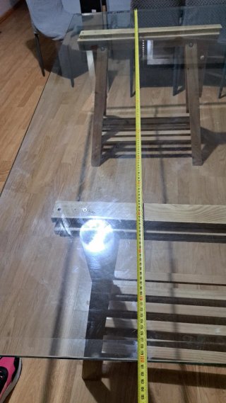 Mesa de comedor de cristal y madera