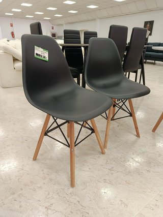 Mesa Comedor + 4 Sillas Nórdicas Blancas
