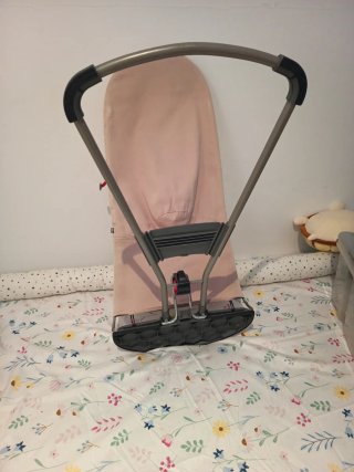Silla mecedora Babybjörn rosa