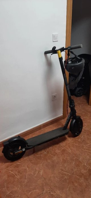 Patinete Xiaomi Scooter 4 con Casco