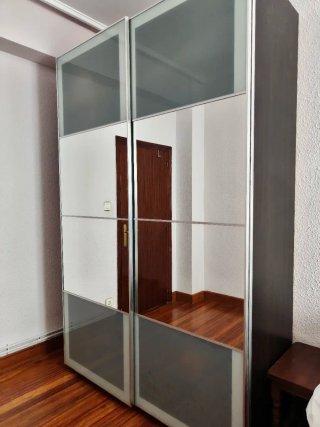 Armario PAX IKEA con puertas correderas de espejo