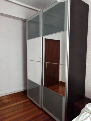 Armario PAX IKEA con puertas correderas de espejo