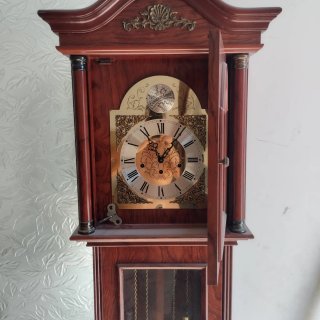 Reloj de pie clásico