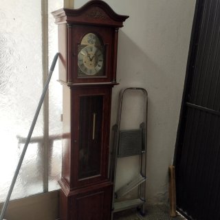Reloj de pie clásico