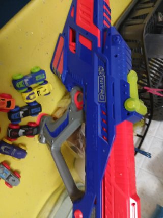 Lanzador Nerf Nitro con 8 coches