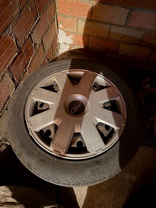 2 Llantas Tapacubos Ford 16” y 2 tapacubos sueltos