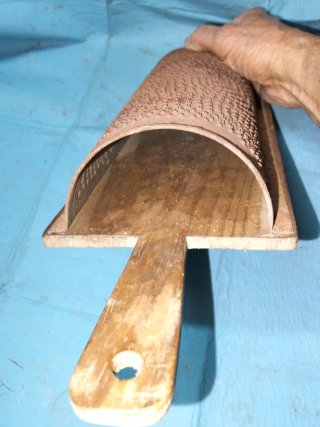 Antiguo Rallador madera y chapa