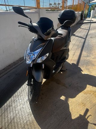 Scooter Kymco Agility Gris