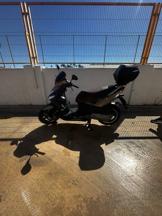 Scooter Kymco Agility Gris