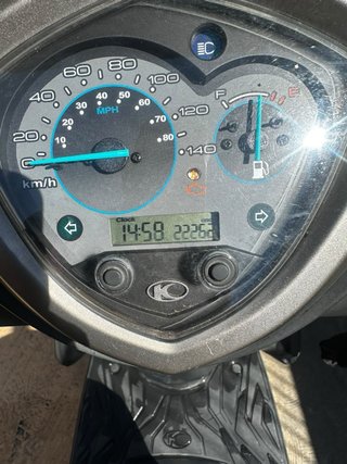 Scooter Kymco Agility Gris
