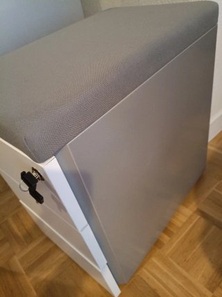 Cajonera móvil con tres cajones