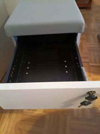 Cajonera móvil con tres cajones