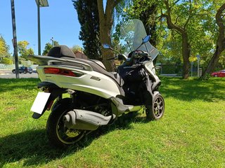 Piaggio MP3 300 Sport Negra