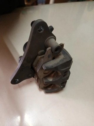 Pinza de Freno Delantera Honda CB250F