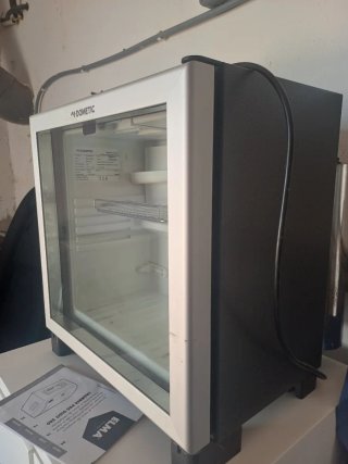 Mini nevera Dometic expositor cristal