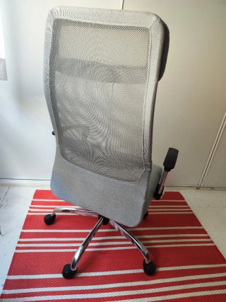 Sillón de escritorio ergonómico gris