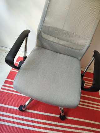 Sillón de escritorio ergonómico gris