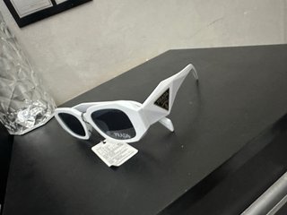 Gafas de sol Prada blancas