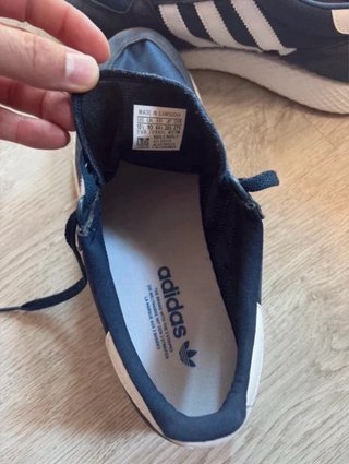 Zapatillas adidas Negras y Blancas